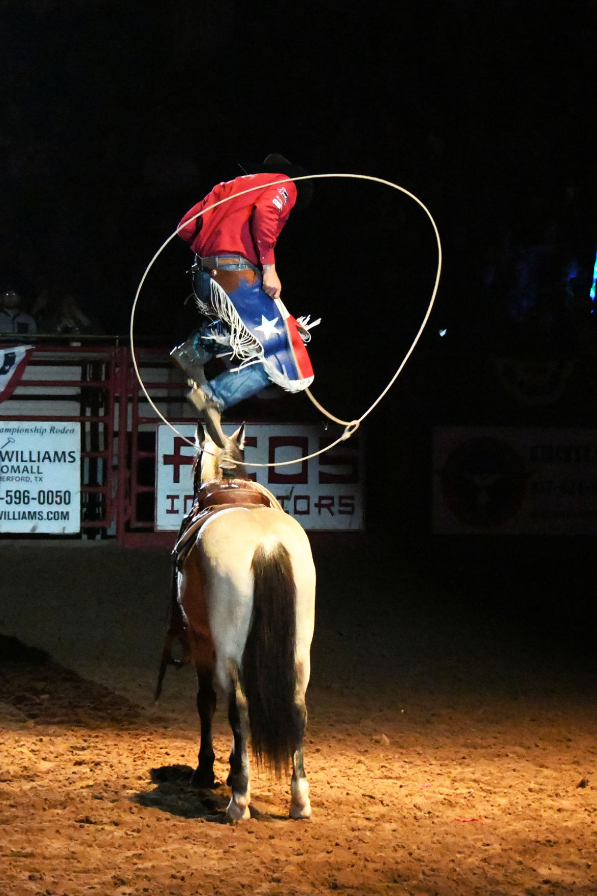 064 Trick roper at the rodeo.JPG